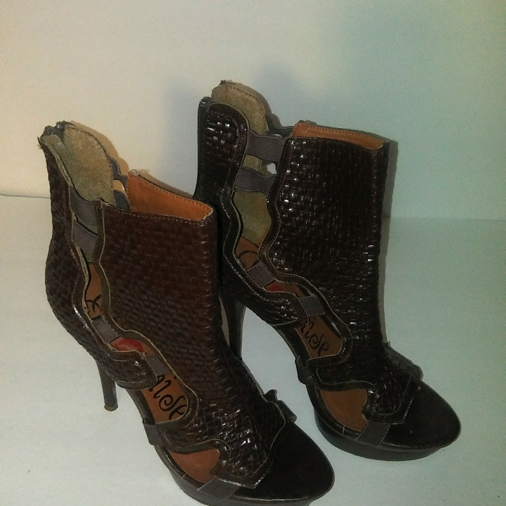 Heels - Picture 2 of 2
